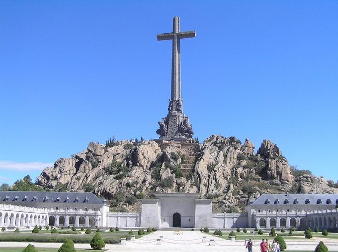 El impresionante Valle de los Caídos, tumba de Franco, y de los caídos nacionalistas, construido por presos republicanos, que ninguno de ellos fue sepultado allí.