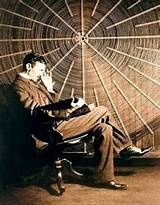 Nikola Tesla dentro de una jaula de Faraday en la feria mundial de Chicago para demostrar cuán segura era esta energia
