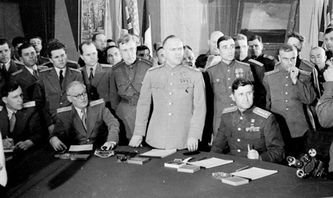 Foto de la firma de la capitulación de Alemania el 8 de mayo de 1945