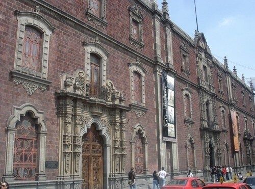 Portada del Antiguo Colegio San Ildefonso en la calle de Justo Sierra