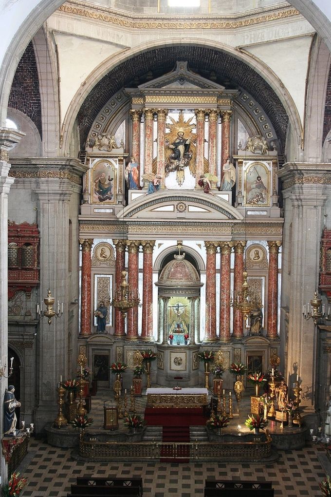Retablo Principal de la Iglesia de Santo Domingo, realizado por el Arquitecto Valenciano Tolsá