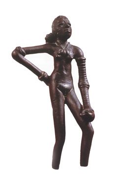 Bailarina de Mohenjo-Daro, 4,500 A.P. Imagen en bronce. Museo Nacional de la India, Nueva Delhi©.