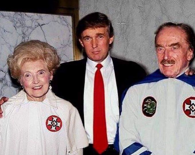 Donald Trump y sus padres miembros activos del Ku Klux Klan