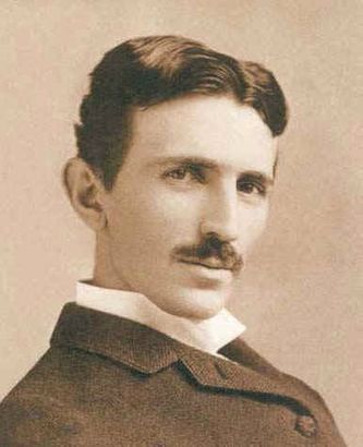 Nikola Tesla nació el 10 de julio de 1856 en un pequeño pueblo en las montañas de los Balcanes