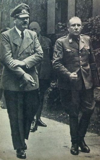 Martin Bormann el último esbirro fiel al Führer, acompañando a Hitler organizando su escape a Chile, salió del bunker de Berlín el 30 de abril y no se le volvió a vérsele más aunque se rumoreó que se escapó en submarino hacia Sudamérica.