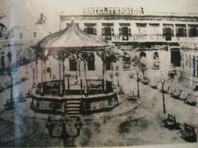 Foto: Plaza Machado, donde se encuentra el Teatro Ángela Peralta y el Hotel Iturbide (habitación #10) donde ella murió.