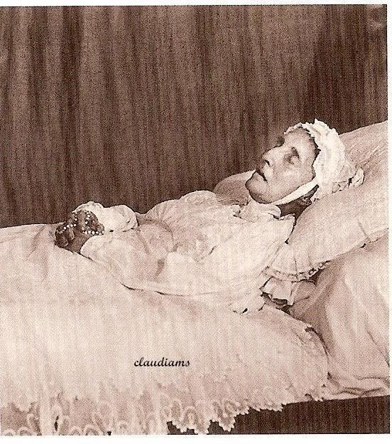 Carlota fallece el 19 de enero de 1927, después de la Primera Guerra Mundial