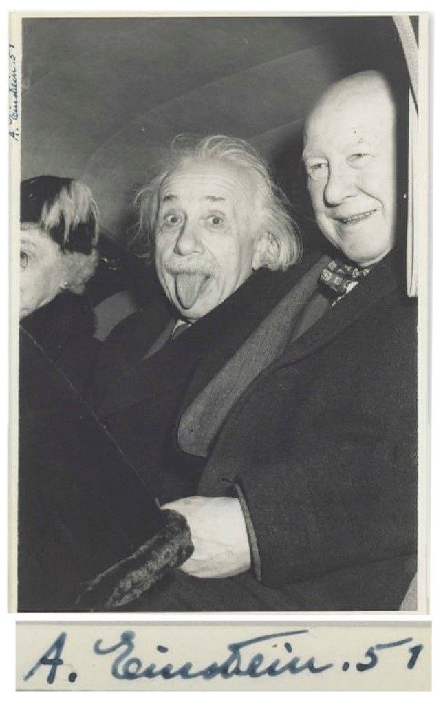Esta foto autografiada de Albert Einstein con su lengua afuera fue vendida en una subasta por $ 125,000.
Crédito: Arthur Sasse / Nate D. Sanders Subastas