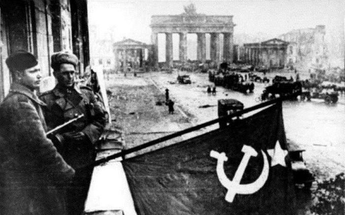 El ejército soviético tomó el control de Berlín en mayo de 1945. DIAPOSITIVAS© Proporcionado por THX Medios S.A.