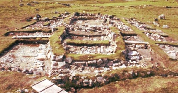 Derbi | Los arqueólogos excavando en el sitio de algunos recientemente descubrieron ruinas en la costa norte de Western Australia sólo pudieron haber hecho el hallazgo más grande en la historia del país: los restos de un asentamiento vikingo del siglo XI.