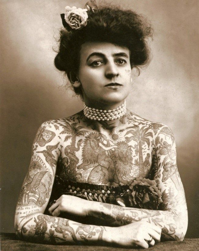 © newyorker.com   
Maud Wagner — La primera tatuadora reconocida de los Estados Unidos. 1907