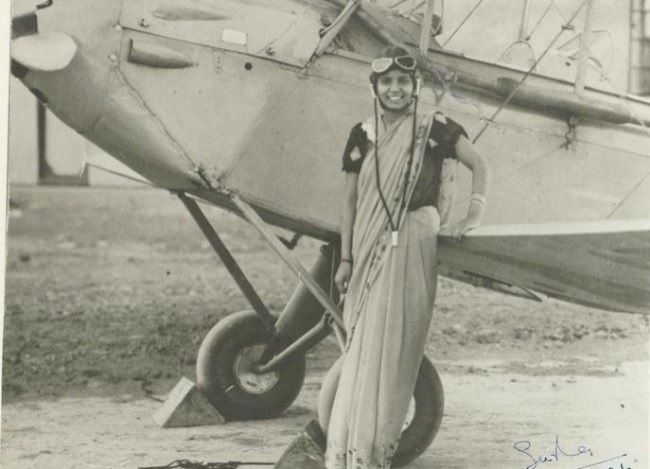 © reddit.com   
Sarla Thakral, la primera mujer que recibió la licencia de piloto en India. En la foto ella tiene 21 años. 1936.