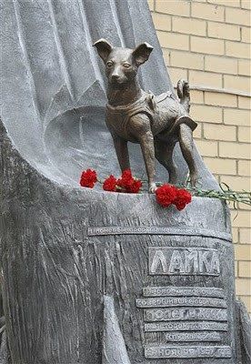 El recuerdo del pueblo ruso a una guerrera y cosmonauta rusa que abrió el paso al desarrollo de la humanidad