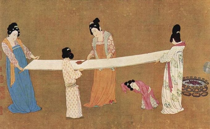 Mujeres chinas bordando la tela de seda