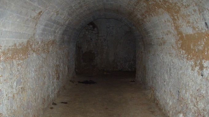 Estado del túnel antes de iniciarse el proceso de reacondicionamiento. ARES Arqueología