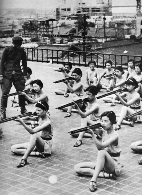 Las esclavas sexuales japonesas por alguna razón fueron entrenadas para tareas militares durante la Segunda Guerra Mundial