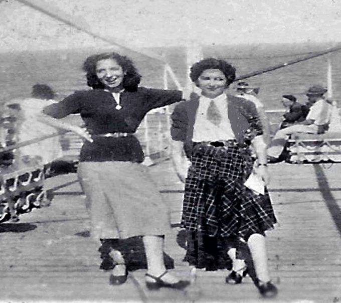 Luci y Ramonita Muñoz, en el último viaje a su exilio hacia México (1950)