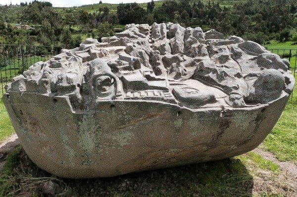 Una enorme piedra llamada la Roca de Sayhuite tiene grabadas en su superficie 200 figuras geométricas y zoomorfas. A día de hoy sigue siendo todo un misterio.