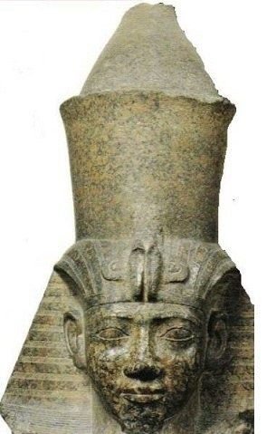 Parte de una escultura del rey de la Dinastía XXV Shabaqo en el que se pueden ver estas modificaciones