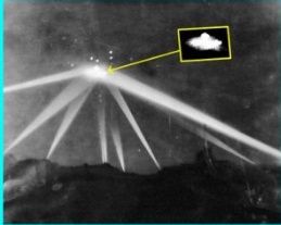 1942: Ufo Del Tamaño De Un Zeppelin Sobre Los Angeles Atrapados En El Anillo De Luces De Busqueda (Foto Frank 