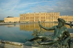 El palacio de Versalles vista desde el Paseo de los Cisnes